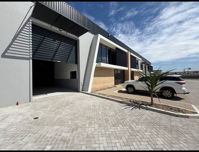 439M² WAREHOUSE TO LET IN STIKLAND INDUSTRIAL